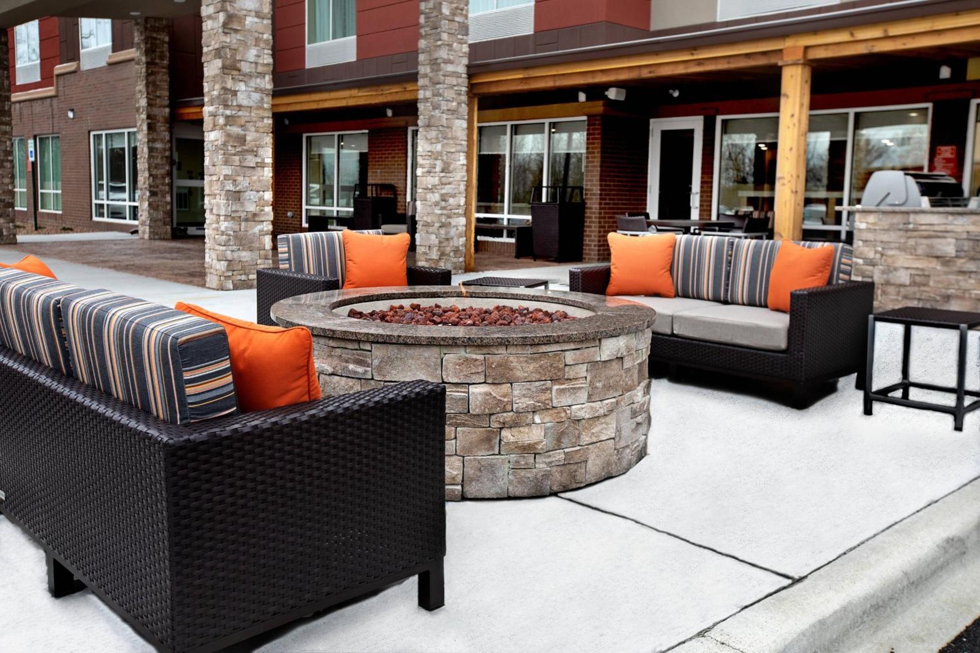 Towneplace Suites By Marriott Louisville Airport Экстерьер фото